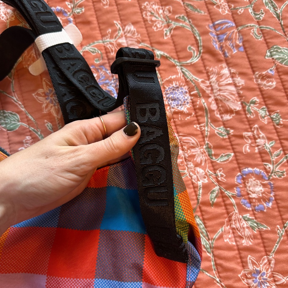 NWT Small Baggu Madras Crescent Bag! - Picture 3 of 6